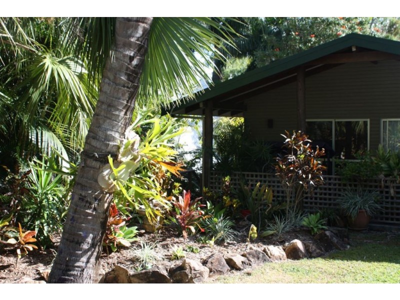 4 Iluka Street, Cannonvale QLD 4802
