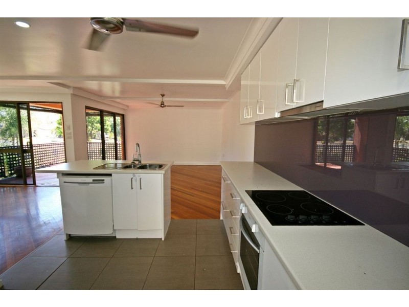 6/3 Beach Road, Cannonvale QLD 4802
