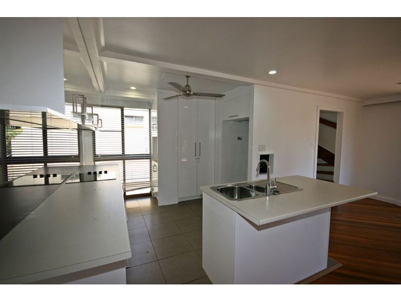 6/3 Beach Road, Cannonvale QLD 4802