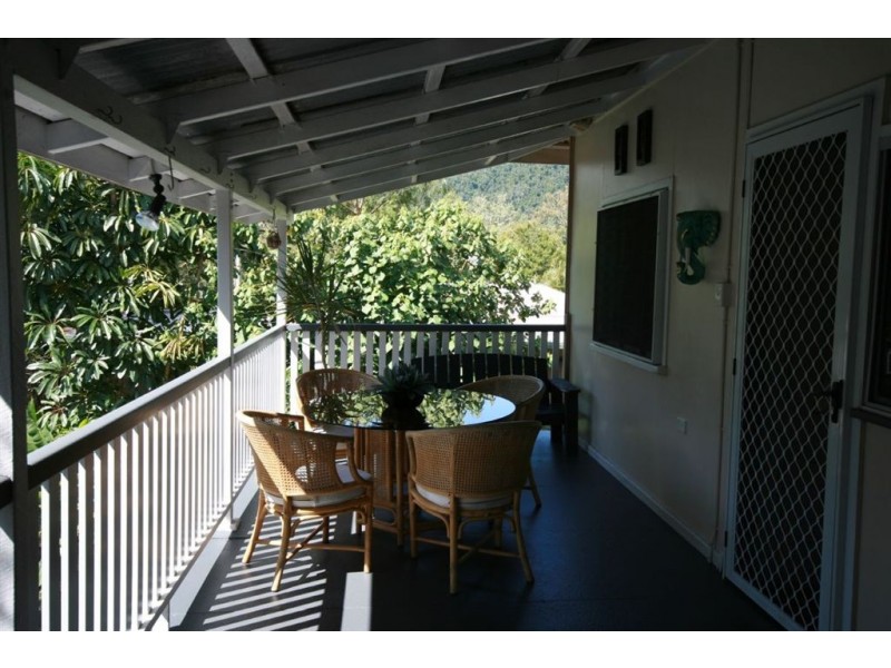 15 Balaka Street, Cannonvale QLD 4802