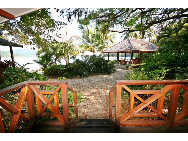 16/Lot P Palm Bay, Long Island QLD 4741