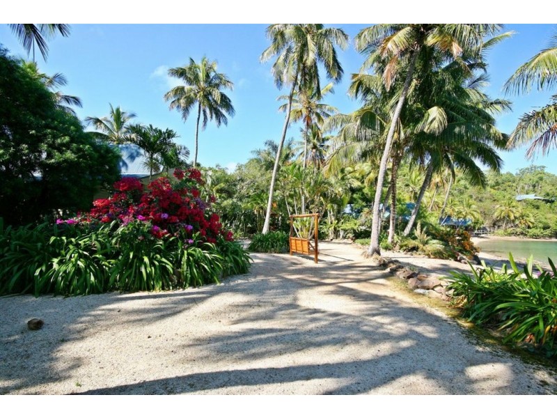 16/Lot P Palm Bay, Long Island QLD 4741