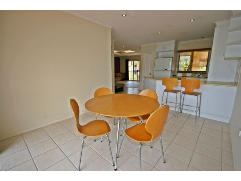 28/24 Beach Road, Cannonvale QLD 4802