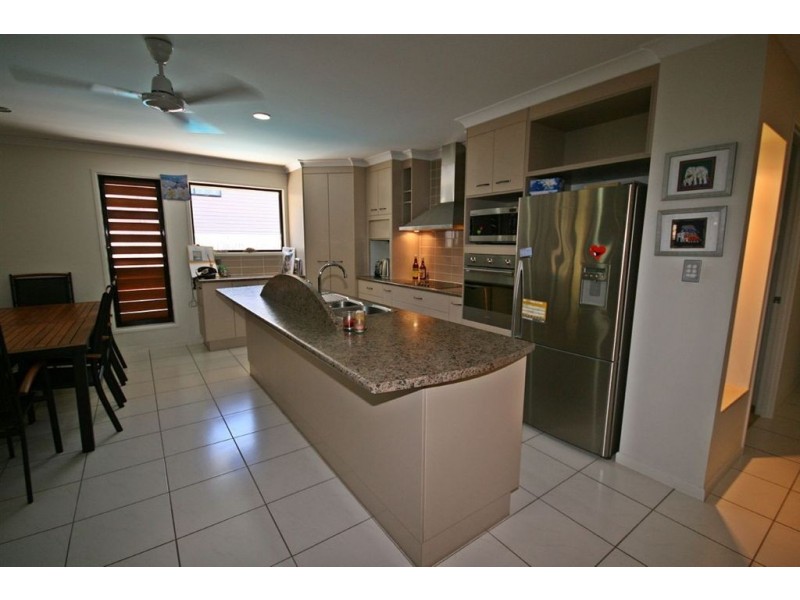 15 Jonquil Street, Cannonvale QLD 4802