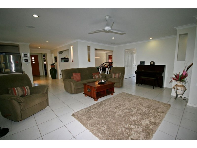 15 Jonquil Street, Cannonvale QLD 4802