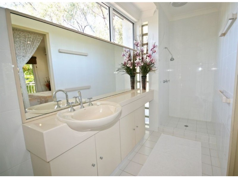 14 Passage Avenue, Shute Harbour QLD 4802
