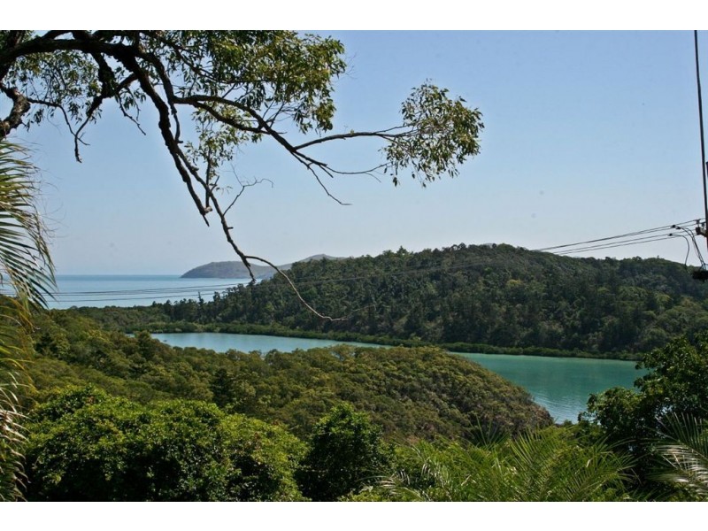 14 Passage Avenue, Shute Harbour QLD 4802