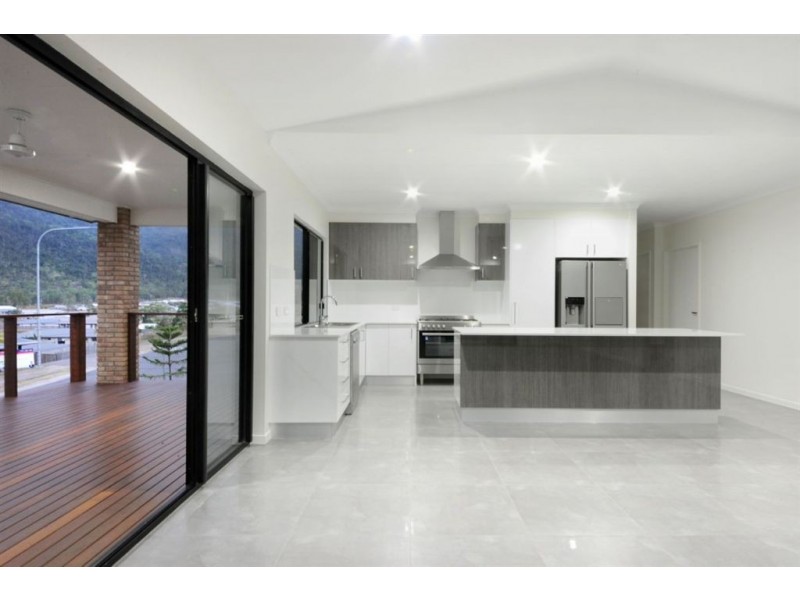 2 Scarlet Gum Crescent, Cannonvale QLD 4802
