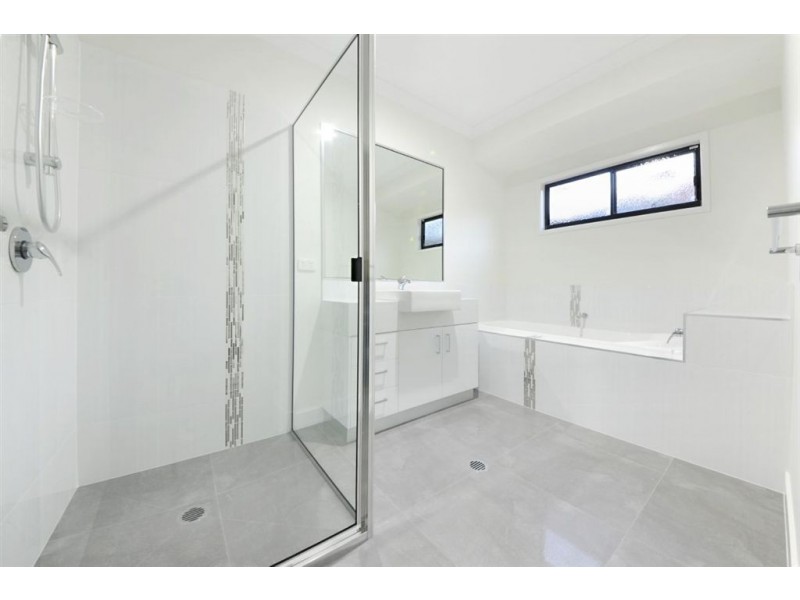 2 Scarlet Gum Crescent, Cannonvale QLD 4802