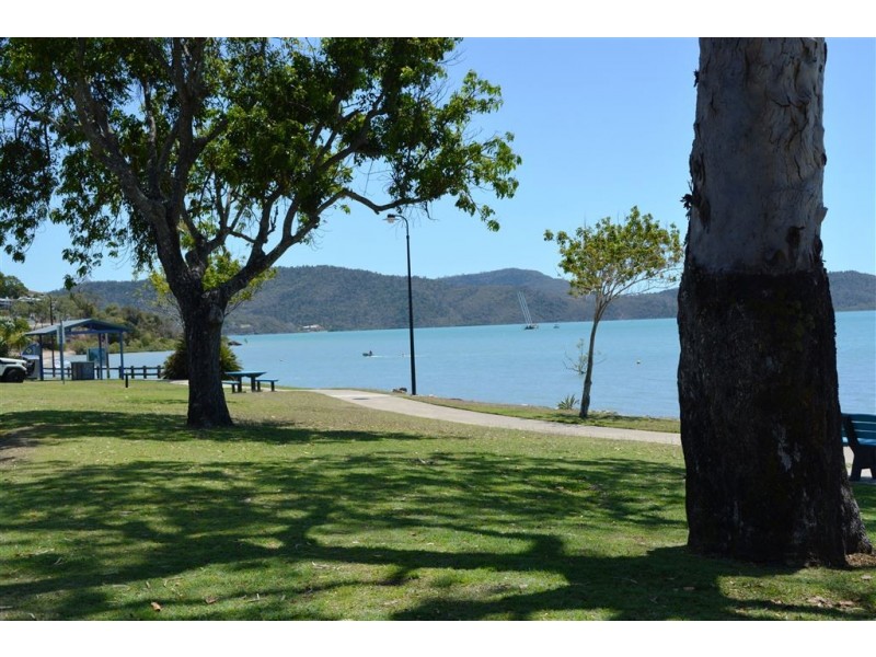 13/16 Beach Road, Cannonvale QLD 4802