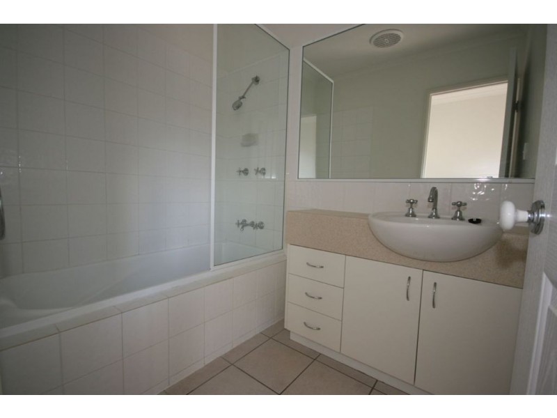 13/16 Beach Road, Cannonvale QLD 4802