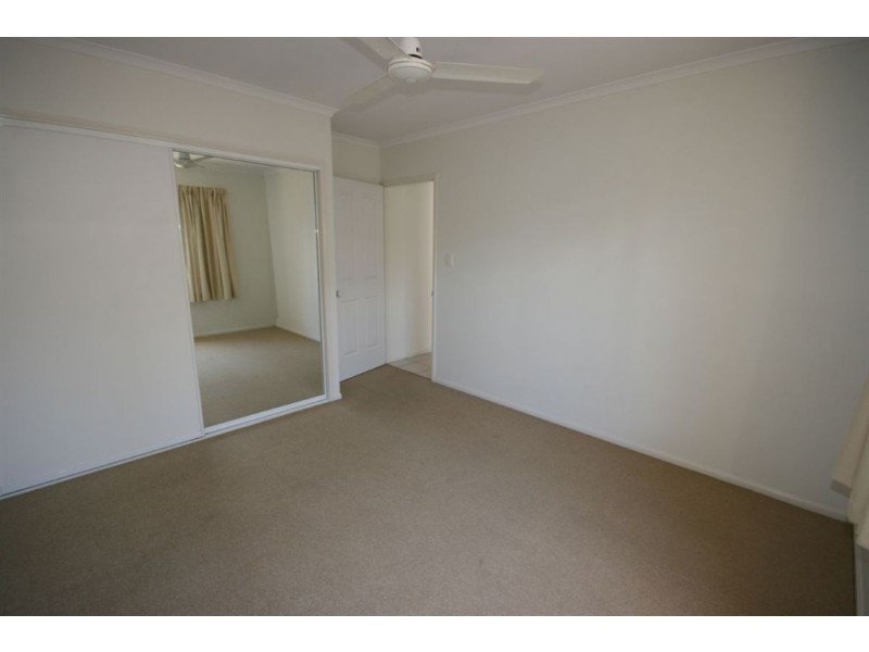 13/16 Beach Road, Cannonvale QLD 4802