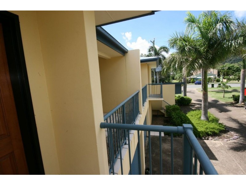 13/16 Beach Road, Cannonvale QLD 4802