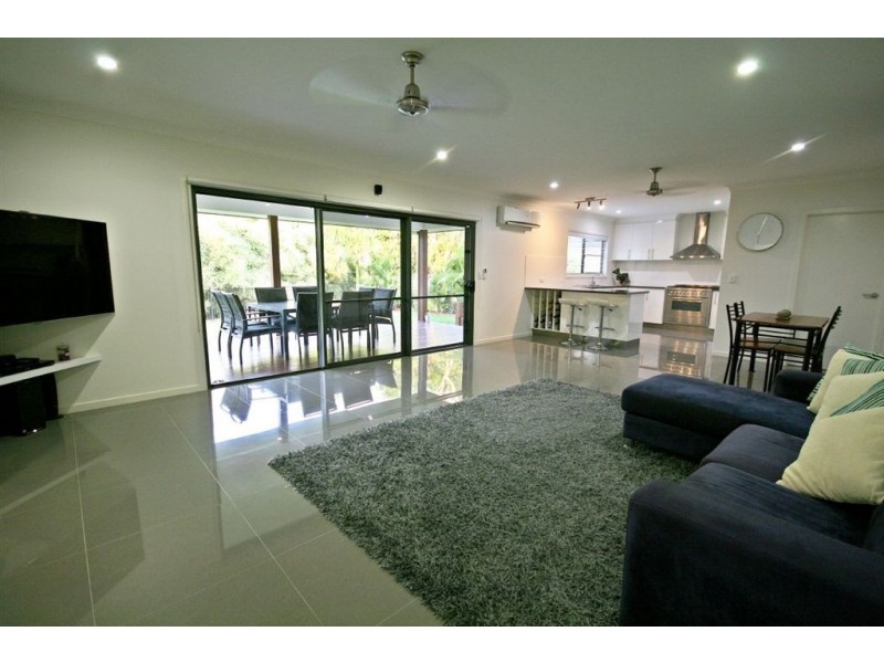 32 Waite Creek Court, Cannonvale QLD 4802