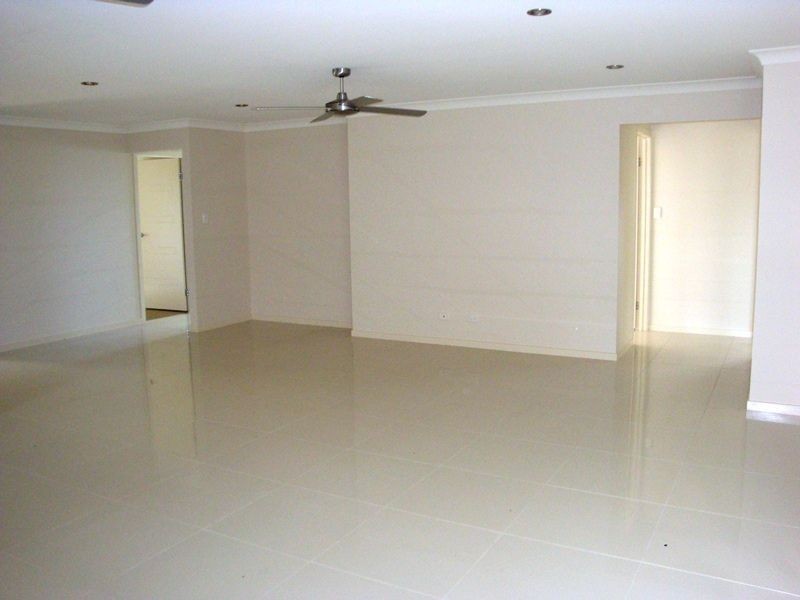 75 Parker Road, Cannonvale QLD 4802