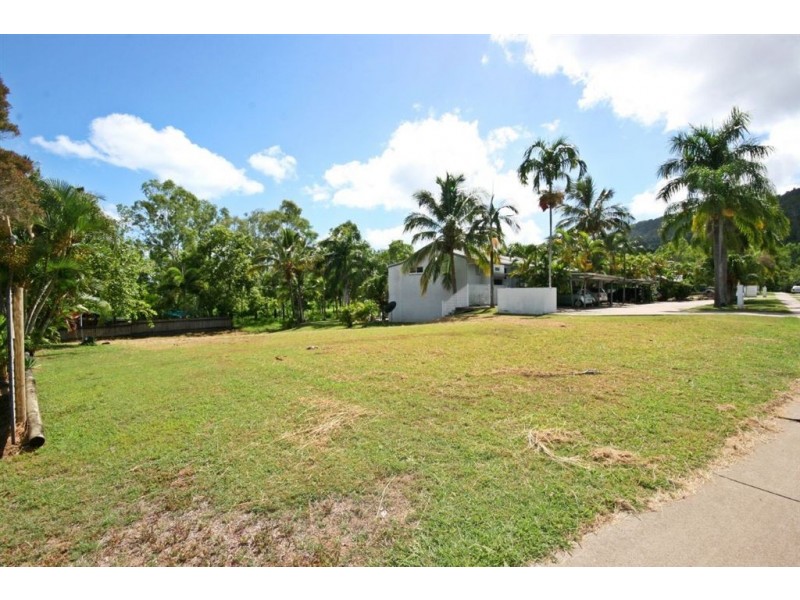 13 Tropic Road, Cannonvale QLD 4802