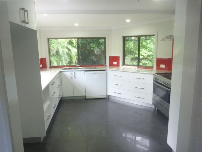 30 STEWART DRIVE, Cannonvale QLD 4802