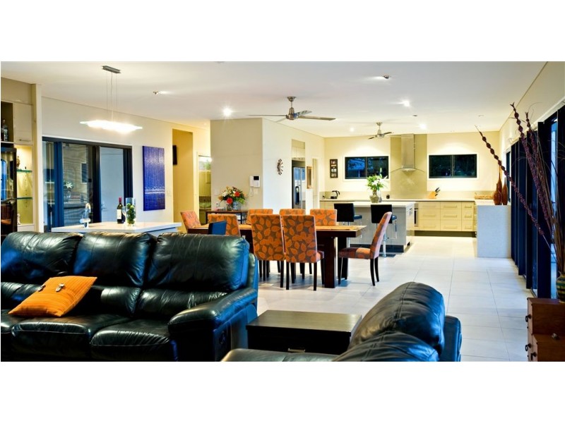 6 Palm Drive, Cannonvale QLD 4802