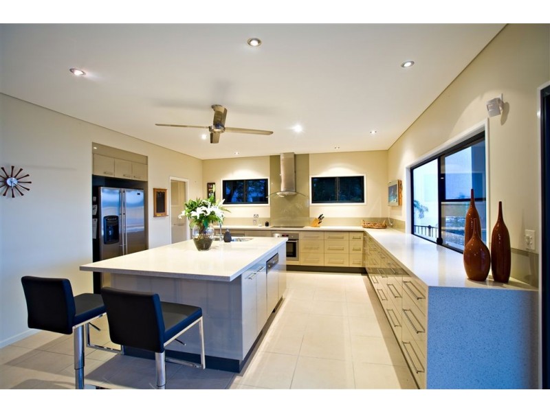 6 Palm Drive, Cannonvale QLD 4802