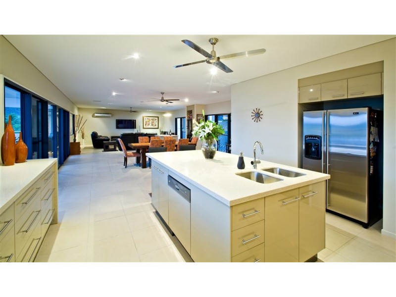 6 Palm Drive, Cannonvale QLD 4802