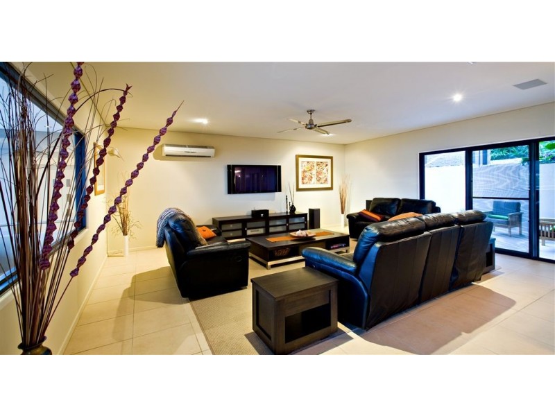 6 Palm Drive, Cannonvale QLD 4802