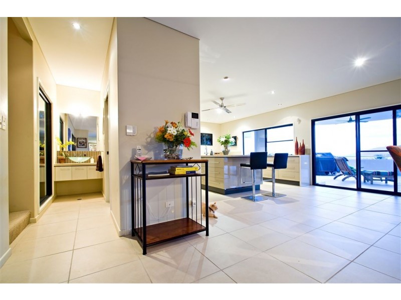 6 Palm Drive, Cannonvale QLD 4802