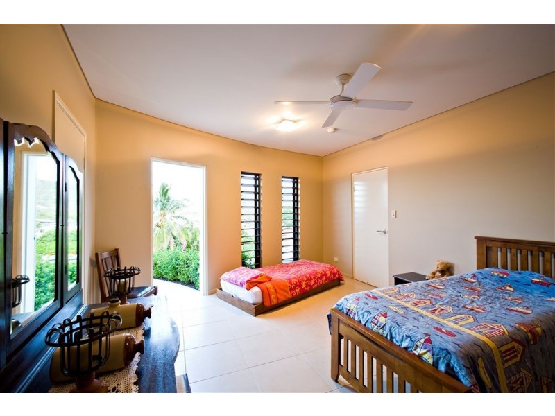 6 Palm Drive, Cannonvale QLD 4802