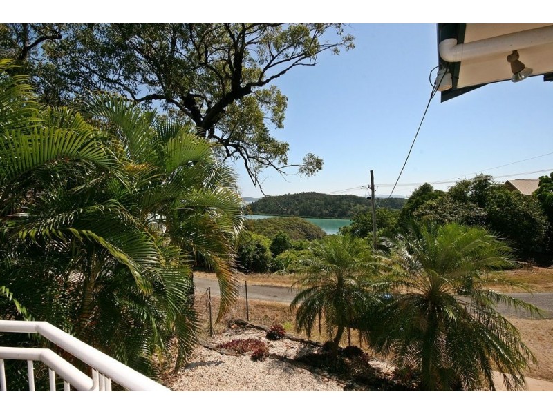 14 Passage Avenue, Shute Harbour QLD 4802