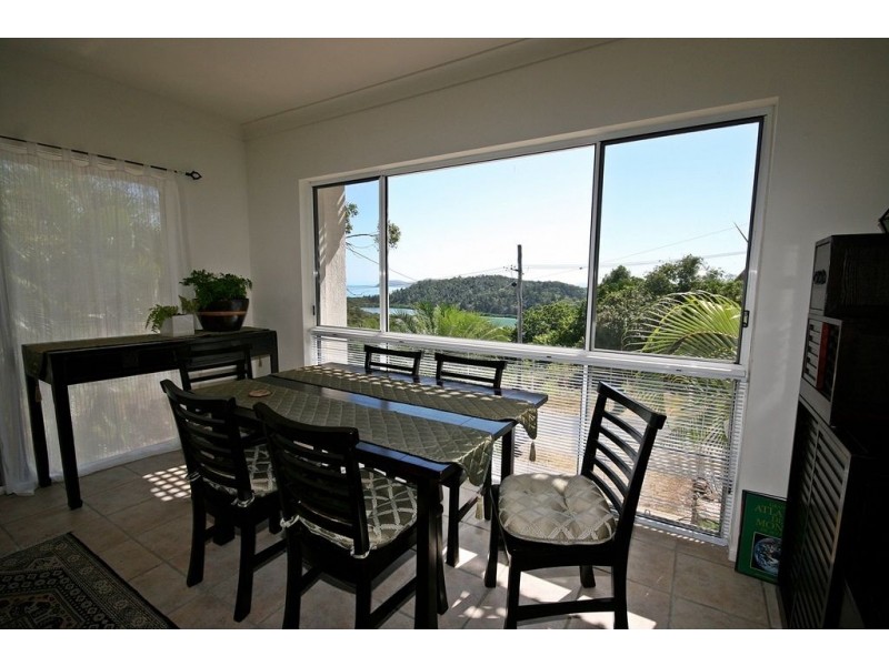14 Passage Avenue, Shute Harbour QLD 4802