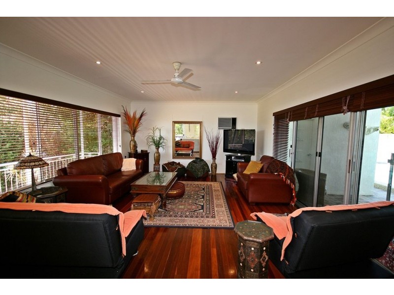 14 Passage Avenue, Shute Harbour QLD 4802