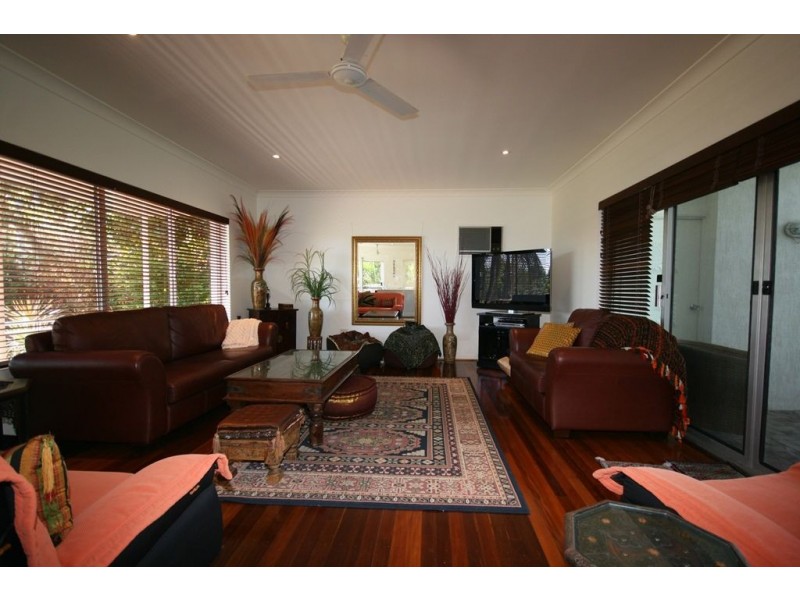 14 Passage Avenue, Shute Harbour QLD 4802