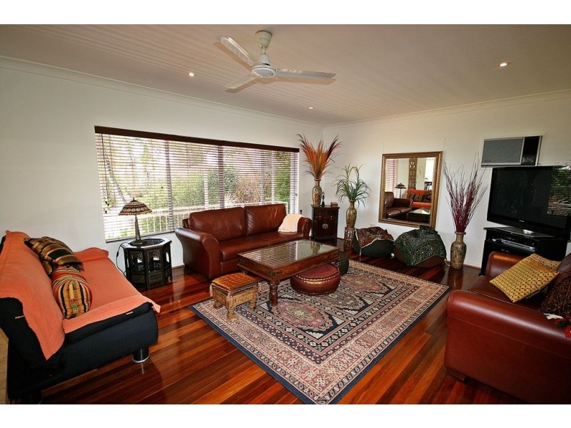 14 Passage Avenue, Shute Harbour QLD 4802