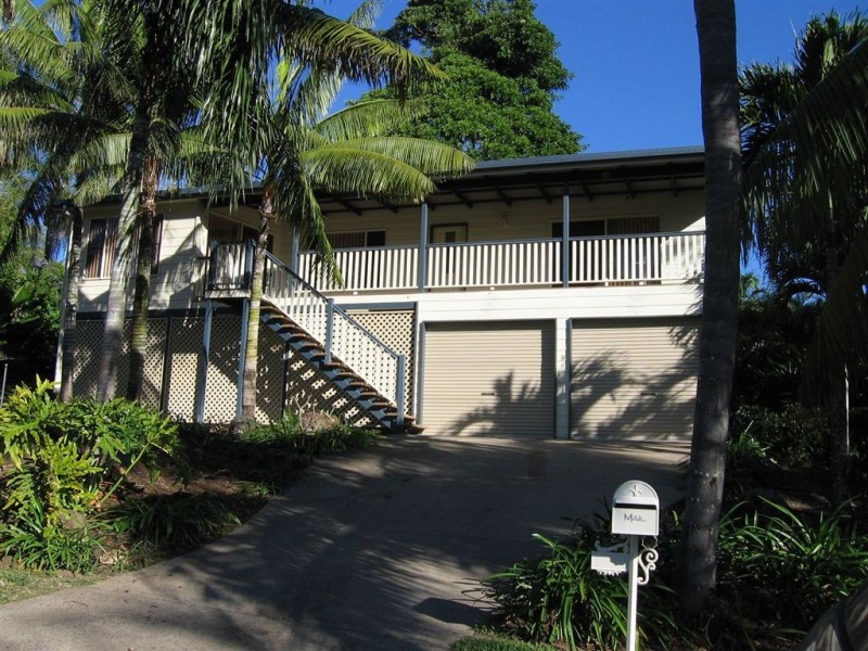 2 Hamilton Avenue, Cannonvale QLD 4802