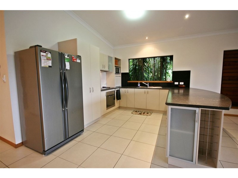 2/61 Country Road, Cannonvale QLD 4802