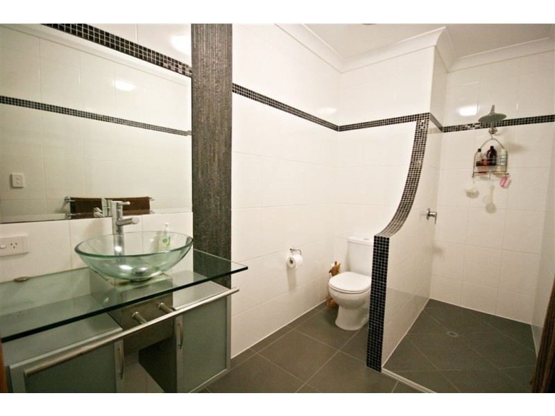 2/61 Country Road, Cannonvale QLD 4802