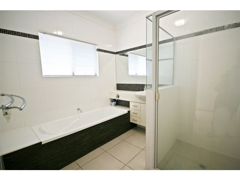 2/61 Country Road, Cannonvale QLD 4802