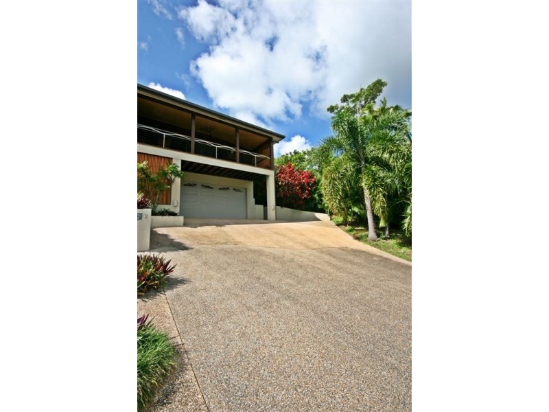 2/61 Country Road, Cannonvale QLD 4802