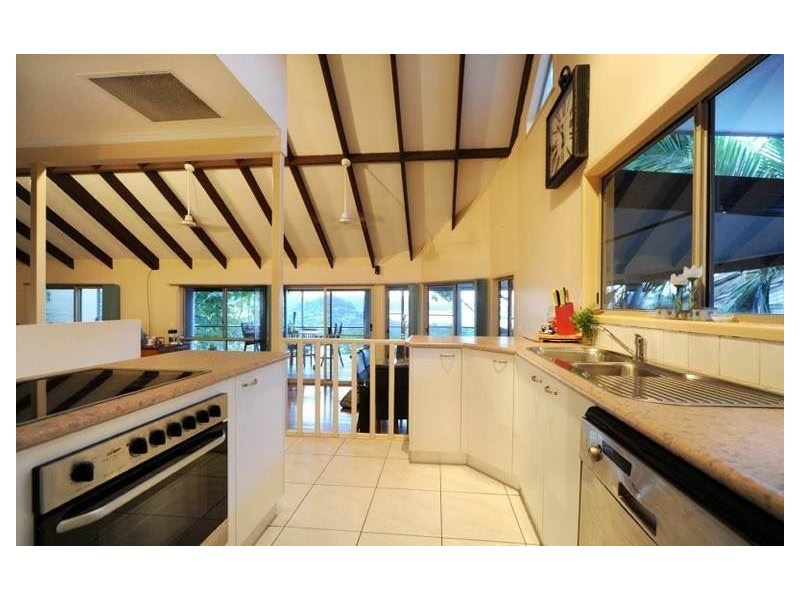 5 Woodwark, Cannonvale QLD 4802
