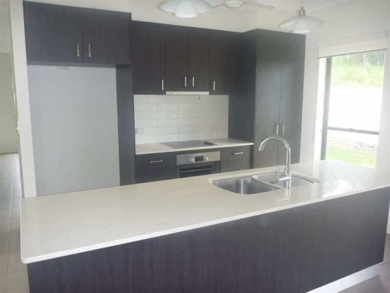 28 Parker Road, Cannonvale QLD 4802