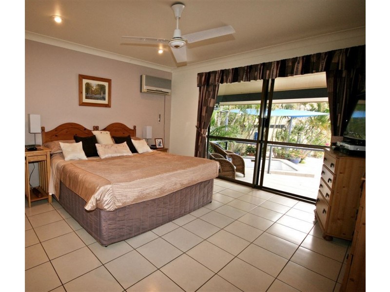 261 Paluma Road, Cannonvale QLD 4802