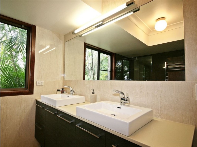 261 Paluma Road, Cannonvale QLD 4802