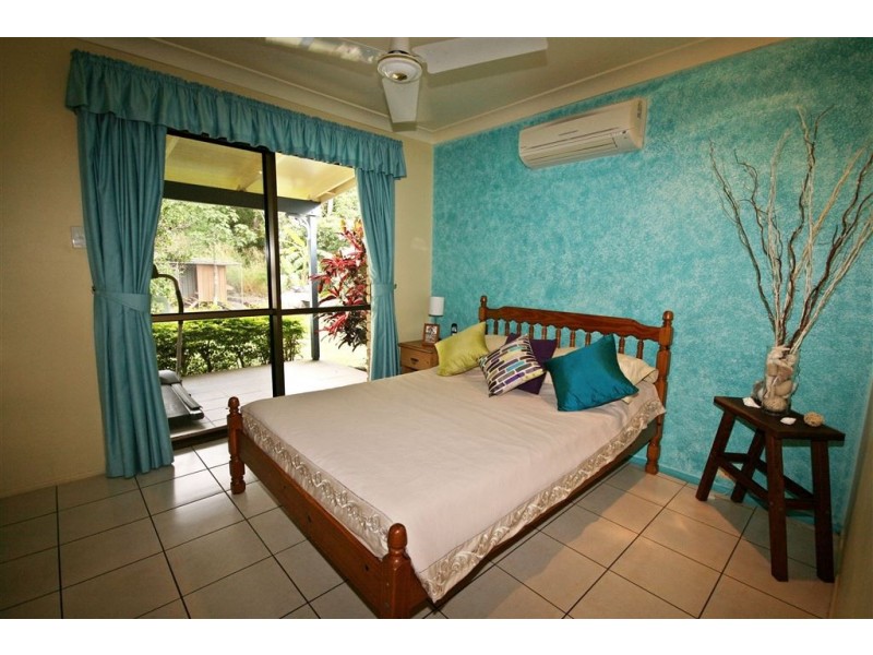 261 Paluma Road, Cannonvale QLD 4802