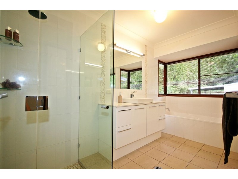 261 Paluma Road, Cannonvale QLD 4802