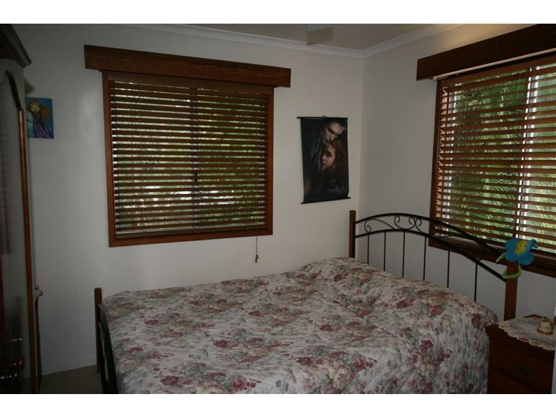 4 Iluka Street, Cannonvale QLD 4802