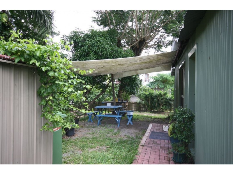 4 Iluka Street, Cannonvale QLD 4802