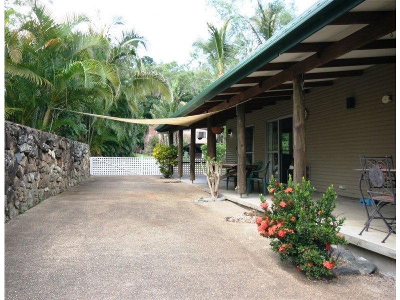 4 Iluka Street, Cannonvale QLD 4802