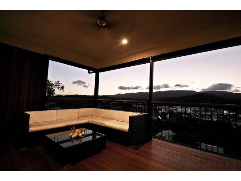 18 Whitehaven Crescent, Cannonvale QLD 4802