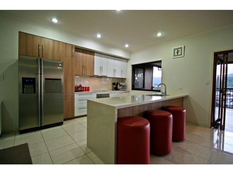 18 Whitehaven Crescent, Cannonvale QLD 4802