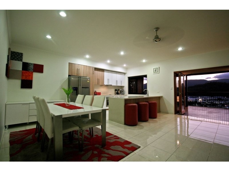 18 Whitehaven Crescent, Cannonvale QLD 4802