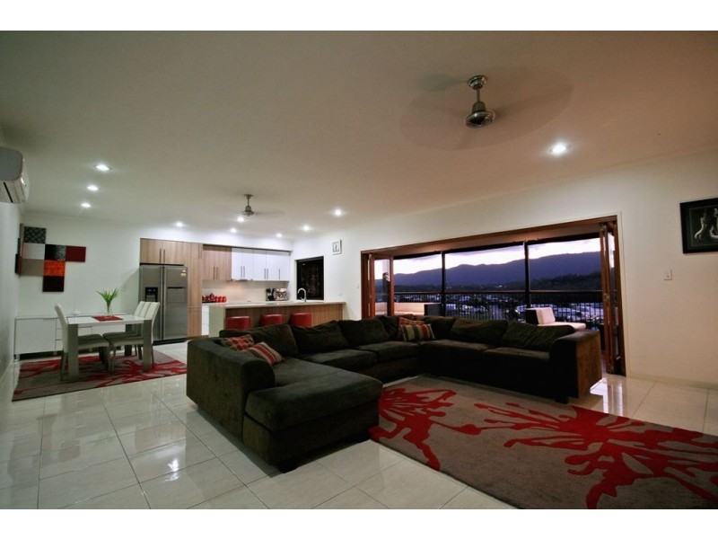 18 Whitehaven Crescent, Cannonvale QLD 4802